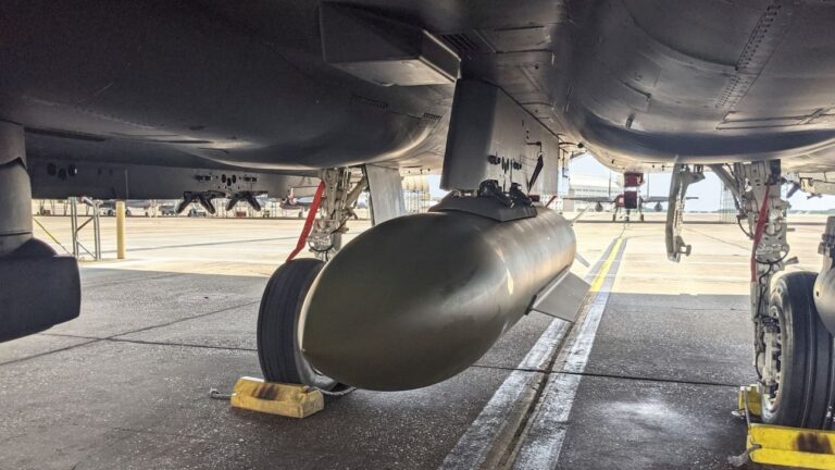 Ισραηλινά ΜΜΕ: Με βόμβες bunker busters έπληξαν οι ΗΠΑ τις πυρηνικές εγκαταστάσεις στο Νατάνζ