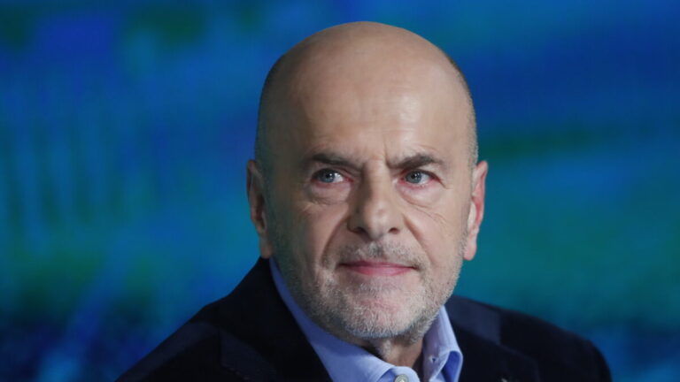 &Sigma;&Tau;&Epsilon;&Lambda;&Iota;&Omicron;&Sigma; &Sigma;&Tau;&Epsilon;&Phi;&Alpha;&Nu;&Omicron;&Upsilon;