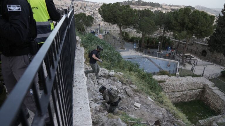 Η στιγμή που ιρανικός πύραυλος χτυπά την Παλιά Πόλη της Ιερουσαλήμ