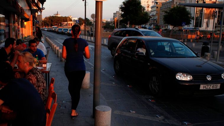 Ανησυχία των Βρετανοκυπρίων για τις ταξιδιωτικές οδηγίες του Λονδίνου που αφορούν την Κύπρο