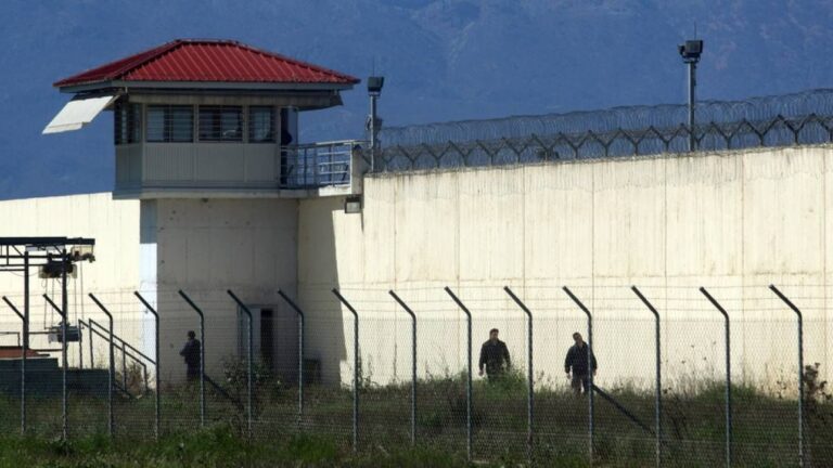 Πτήση drone πάνω από τις φυλακές Τρικάλων - Φρουροί κατάφεραν να το καταρρίψουν