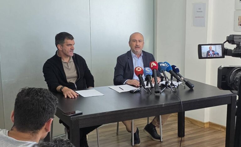 Κανένα εύρημα που να αφήνει έστω την υπόνοια, λέει ο Παπαδάκης για εξετάσεις στο κινητό του