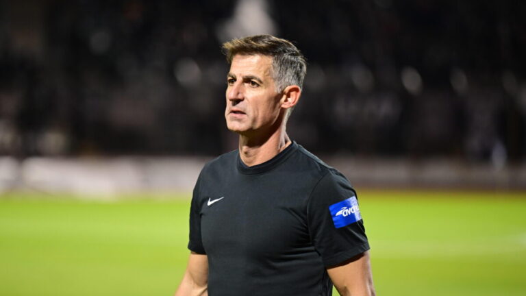 &Omicron; &Tau;ά&sigma;&omicron;&sigmaf; &Sigma;&iota;&delta;&eta;&rho;ό&pi;&omicron;&upsilon;&lambda;&omicron;&sigmaf; &sigma;&epsilon; &alpha;&gamma;ώ&nu;&alpha; &tau;&eta;&sigmaf; Super League (&Alpha;&Nu;&Tau;&Omega;&Nu;&Eta;&Sigma; &Nu;&Iota;&Kappa;&Omicron;&Lambda;&Omicron;&Pi;&Omicron;&Upsilon;&Lambda;&Omicron;&Sigma;