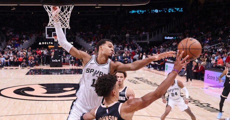 Αποτελέσματα NBA: Σπερς και Σέλτικς πέτυχαν εντυπωσιακές νίκες