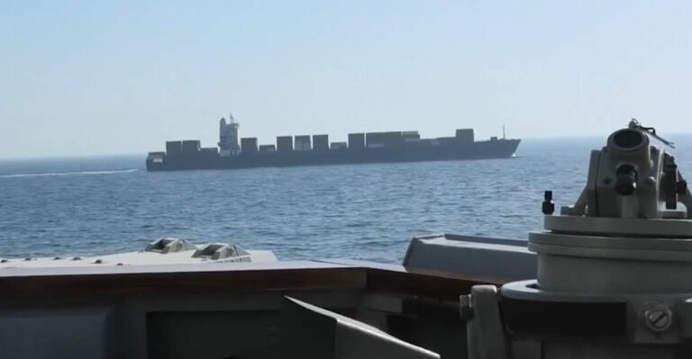 Η στιγμή της επίθεσης-Η CENTCOM επιβεβαίωσε ρεσάλτο σε ιρανικό πλοίο