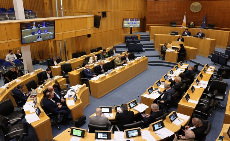 Δεν πάει Ολομέλεια η πρόταση για φύλαξη μαθητών. Μη αποδεκτή η αναπομπή ΠτΔ για εκπαιδευτικούς αορίστου