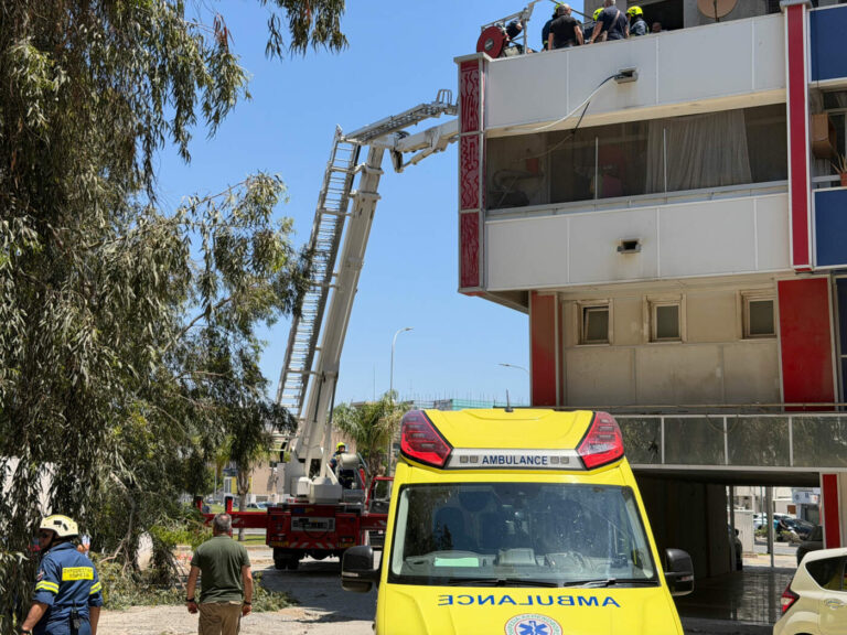 Αλλοδαποί πήδηξαν από μπαλκόνι σε αστυνομική επιχείρηση στη Λάρνακα-Κρίσιμα ο ένας