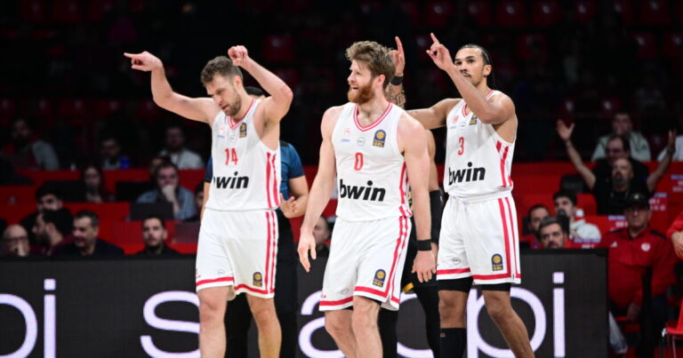 Ολυμπιακός - ΑΕΚ 100-93: Οι ερυθρόλευκοι συνέχισαν ακάθεκτοι στη GBL παρά την απίστευτη εμφάνιση του Κρις Σίλβα
