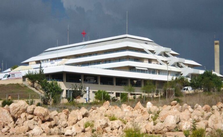 Ονησιφόρου: «Εκτός λειτουργίας εδώ και μέρες τα ψυγεία του νεκροτομείου…»