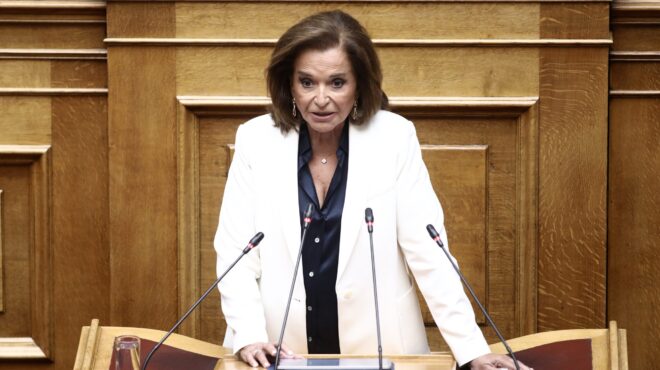 Διαφοροποίηση Ντόρας Μπακογιάννη ενόψει αναθεώρησης