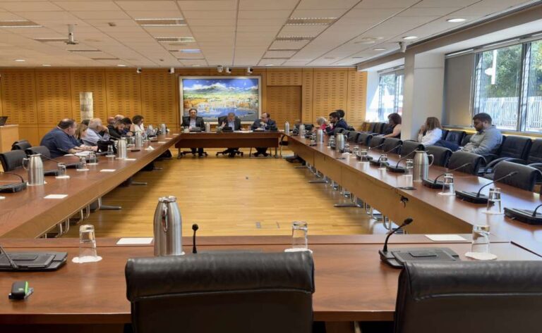 Ανέγερση νέων πολυκατοικιών με προσιτό ενοίκιο σε προσφυγικούς συνοικισμούς ανακοίνωσε ο ΥΠΕΣ