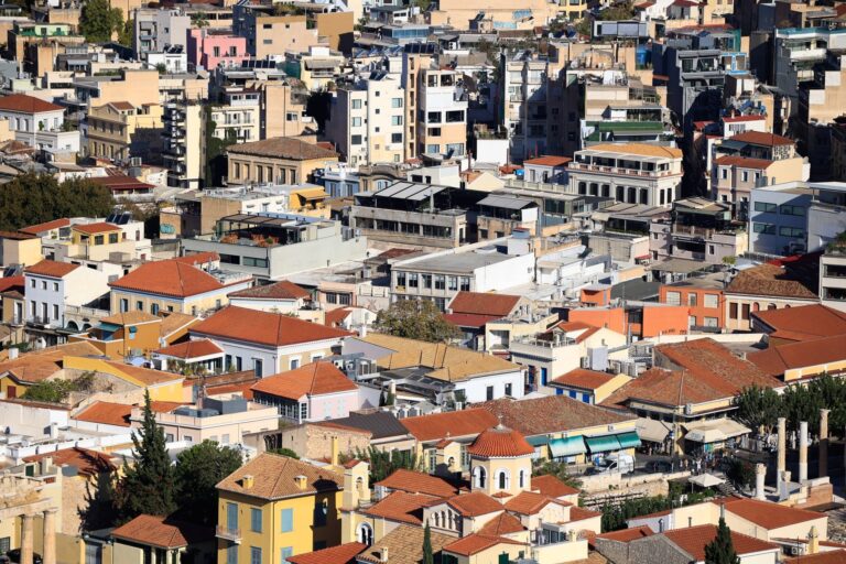 «Φρένο» στην αγορά κατοικίας, με πιο επιλεκτική ζήτηση