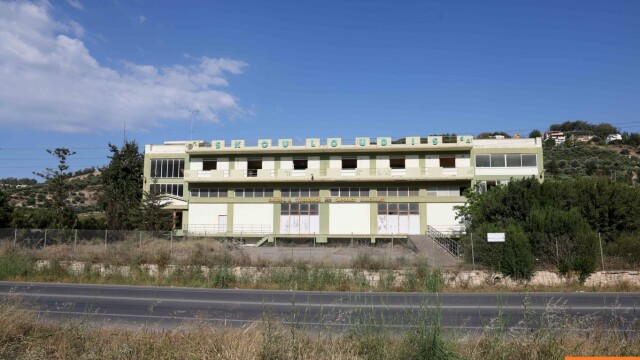 Φωτιά στις αποθήκες Σκουλούδη, όπου σχεδιάζεται να γίνει κλειστή δομή μεταναστών στο Ηράκλειο