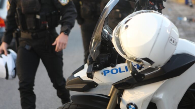 Επίθεση σε αστυνομικούς της ΔΙΑΣ στην Πάτρα, ένας ελαφρά τραυματίας
