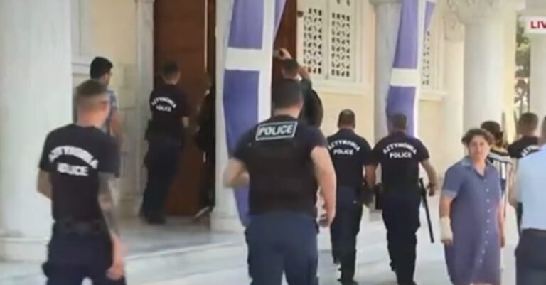 Ένταση στην τελετή χειροτονίας του νέου Μητροπολίτη Πάφου (video)