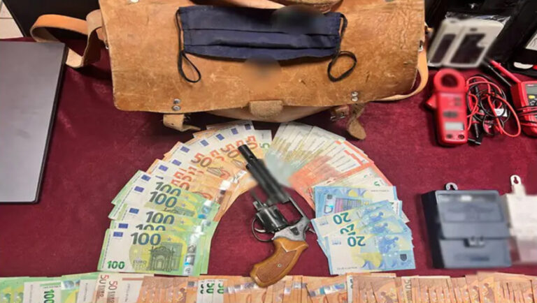 Κακουργηματικές διώξεις στους συλληφθέντες της σπείρας που «πείραζαν» ρολόγια του ΔΕΔΔΗΕ με την  παγκόσμια «πατέντα» 