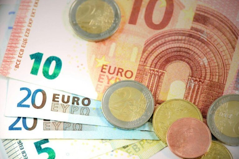 Επιδόματα ΟΠΕΚΑ: Πότε θα καταβληθούν στους δικαιούχους