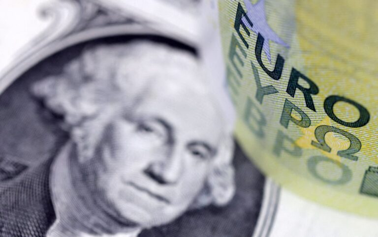 Παραμένει ισχυρό το ευρώ