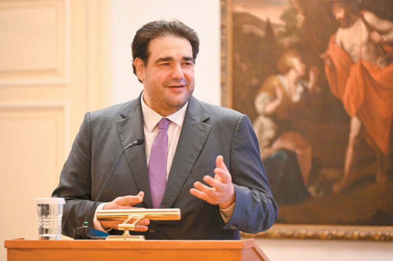 Σπίτια για γιατρούς και δάσκαλους σε 12 νησιά
