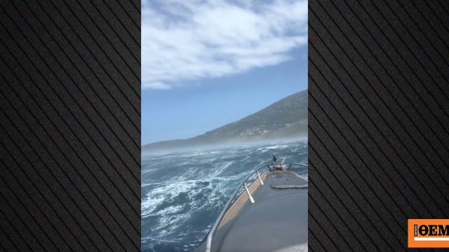 Η μάχη ενός φουσκωτού με τα κύματα στη Άνδρο, δείτε βίντεο