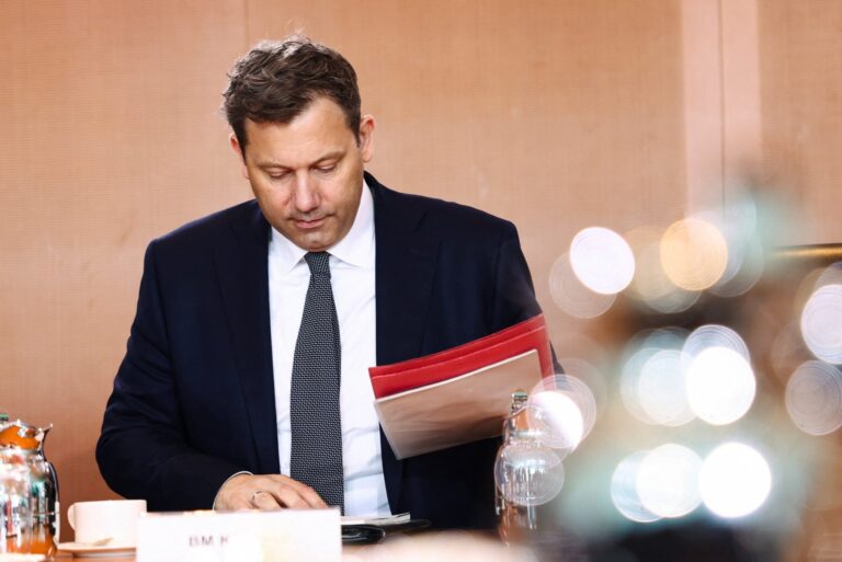 Handelsblatt: Οριστικοποιήθηκε το προσχέδιο του προϋπολογισμού της Γερμανίας για το 2027
