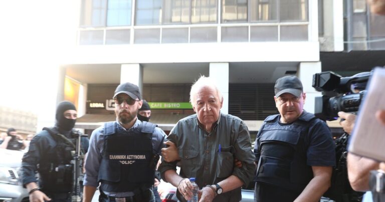 «Ο κύριος Γιωτόπουλος ήταν ήρεμος, πάμε για το αστυνομικό τμήμα, μου είπε» - Η περιγραφή του ταξιτζή που μετέφερε τον αρχηγό της 17 Νοέμβρη