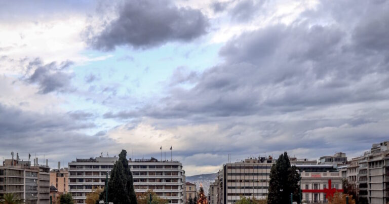 Καιρός αύριο: Βροχές σε Αττική και Θεσσαλονίκη - Μικρή πτώση της θερμοκρασίας