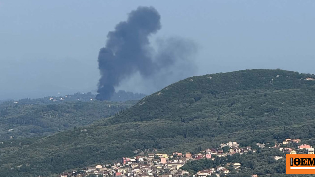 Φωτιά τώρα στον ΧΥΤΑ στο Τεμπλόνι Κέρκυρας