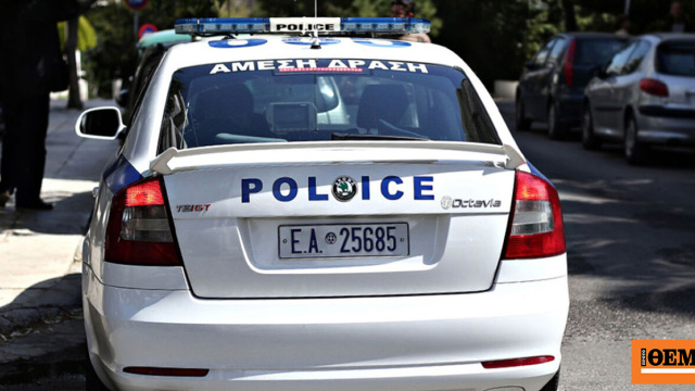 Μηχανή προσέκρουσε σε σχολικό στο Κερατσίνι, τραυματίστηκαν οι αναβάτες της μοτοσικλέτας