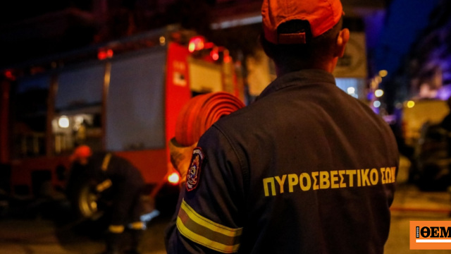 Υπό μερικό έλεγχο η φωτιά που ξέσπασε στα Άνω Λιόσια, κοντά σε οικισμό Ρομά