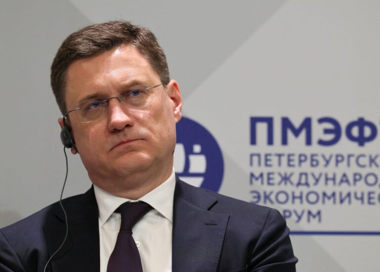 Νόβακ: Η Ρωσία εξετάζει την απαγόρευση των εξαγωγών ντίζελ για να σταθεροποιήσει την αγορά καυσίμων