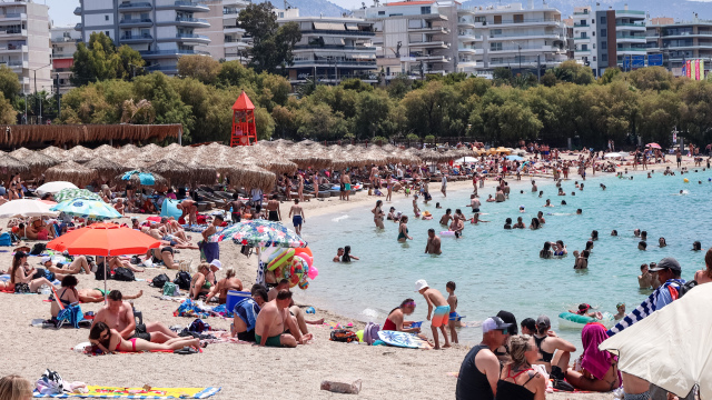 Γέμισαν οι παραλίες, άγγιξε τους 34 βαθμούς η θερμοκρασία σε Θεσσαλονίκη και Κομοτηνή