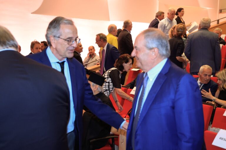 «Τι πήγε λάθος στην Ελλάδα»: Κοσμοσυρροή στην παρουσίαση του βιβλίου του Μιχάλη Σάλλα
