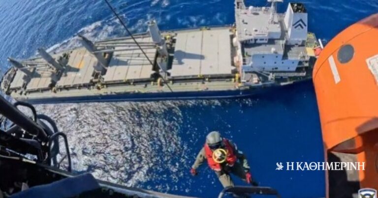 Επιχείρηση MEDEVAC στη Ρόδο: Super Puma παρέλαβε ασθενή ναυτικό από φορτηγό πλοίο