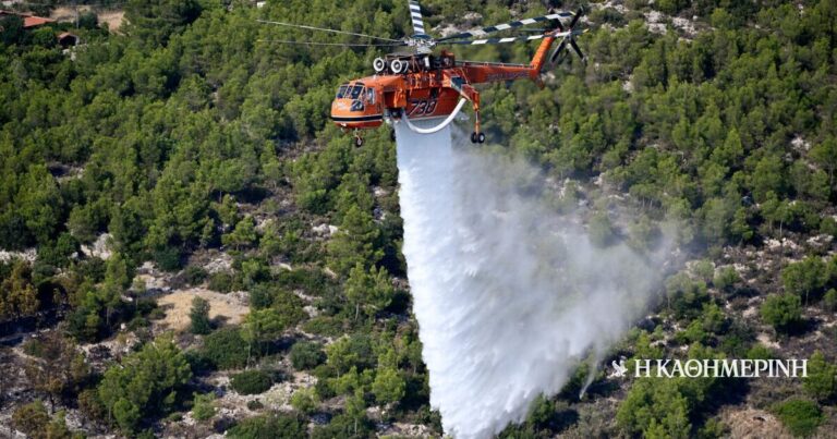 Κορινθία: Φωτιά στο Αγγελόκαστρο, κοντά σε οικισμό