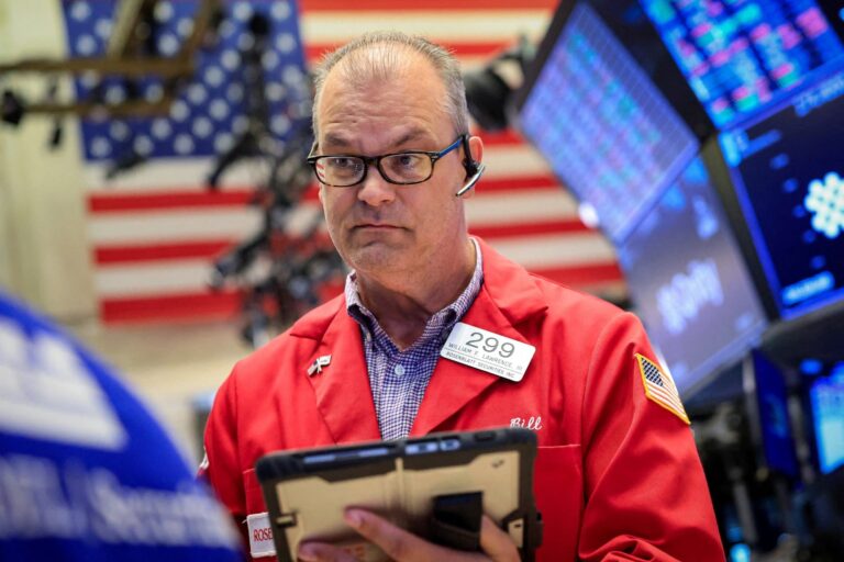 Στο «κόκκινο» η Wall Street λόγω τεχνολογίας - Τριγμοί στον Nasdaq
