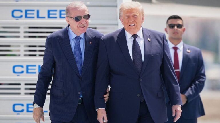 Έφτασε στην Άγκυρα για τη Σύνοδο του ΝΑΤΟ ο Ντόναλντ Τραμπ