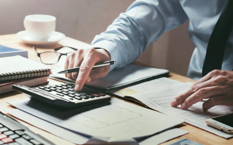 Νέος εξωδικαστικός από τη Δευτέρα: Ποιοι μπαίνουν με χρέη από 5.000 ευρώ - Τι να προσέξετε