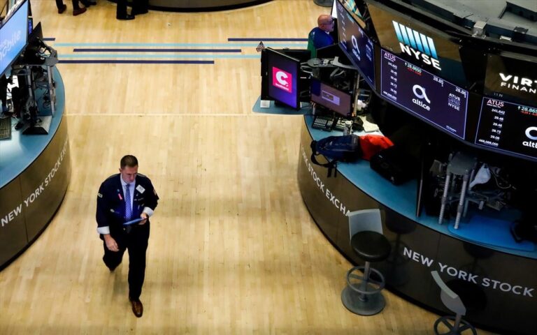 Wall Street: Νευρικότητα με πιέσεις στην τεχνολογία