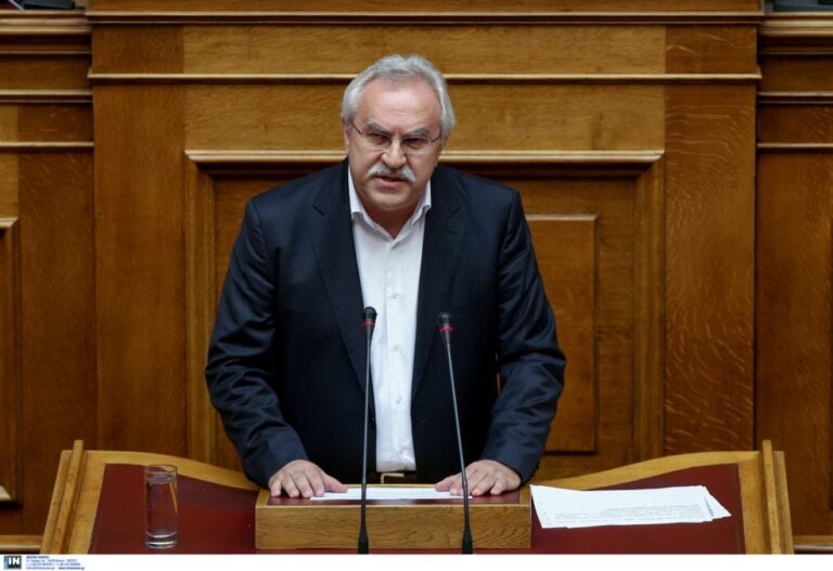 Φοιτητής ξανά στα 70 του πρώην βουλευτής του ΣΥΡΙΖΑ: Η καλύτερη φαρμακευτική αγωγή είναι ο αγώνας, τονίζει ο Δημήτρης Γάκης