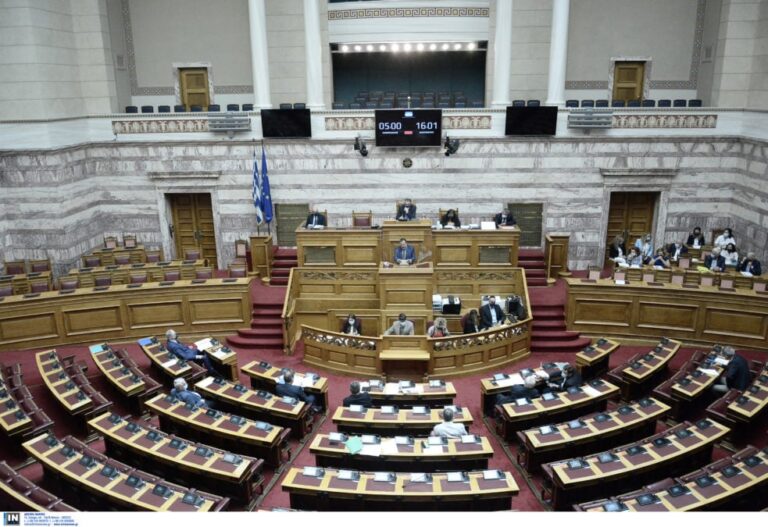 Βουλή: Αντιπαράθεση για την ποινική ευθύνη υπουργών