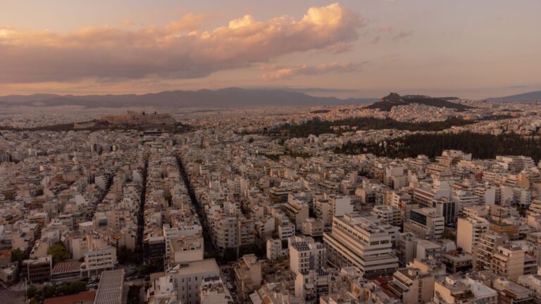«Ανακαίνιση κατοικίας»: Διευρύνονται τα κριτήρια επιλεξιμότητας για κλειστά σπίτια