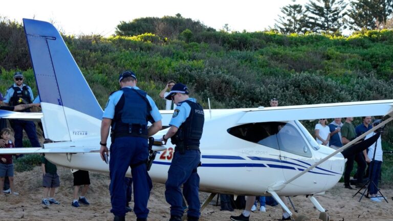 Μικρό αεροσκάφος έπεσε σε στέγη σπιτιού στη Γερμανία