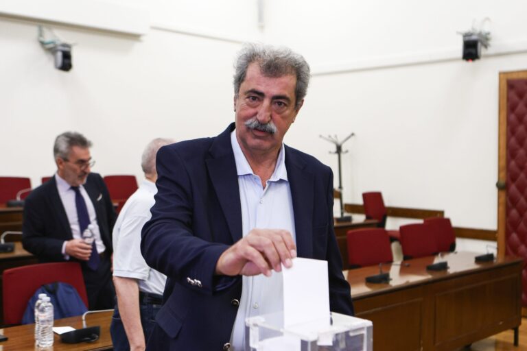 ΣΥΡΙΖΑ: Η ψηφοφορία για την εκλογή της Ρένας Δούρου στη θέση της προέδρου της Κ.Ο. - Δείτε φωτογραφίες