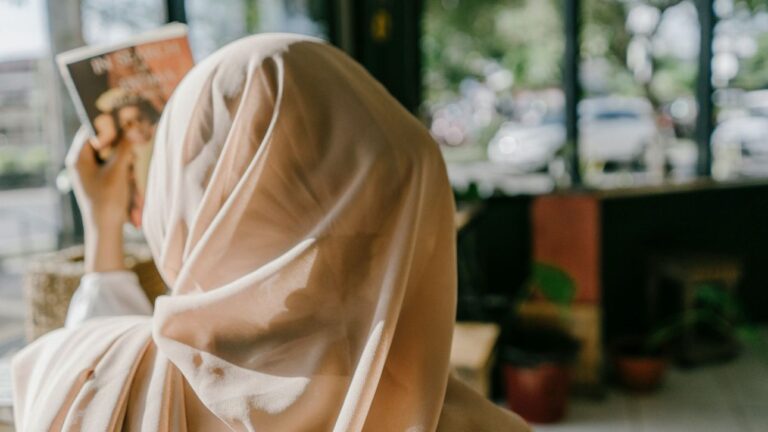 Συνελήφθη influencer με μαντήλα στην Τουρκία