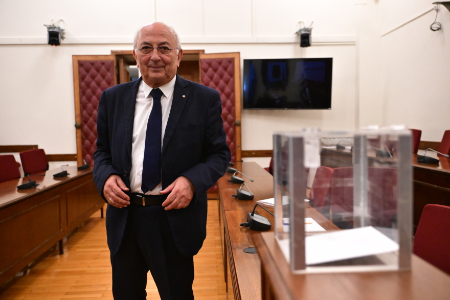 &Pi;&rho;ό&epsilon;&delta;&rho;&omicron;&sigmaf; &tau;&omicron;&upsilon; &Sigma;&Upsilon;&Rho;&Iota;&Zeta;&Alpha; &eta; &Delta;&omicron;ύ&rho;&omicron;&upsilon; &mu;&epsilon; 7 &alpha;&pi;ό &tau;&iota;&sigmaf; 8 &psi;ή&phi;&omicron;&upsilon;&sigmaf;