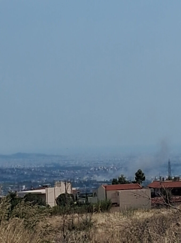 Καλύτερη η εικόνα της φωτιάς στις Αχαρνές, επιχειρούν και τρία εναέρια 