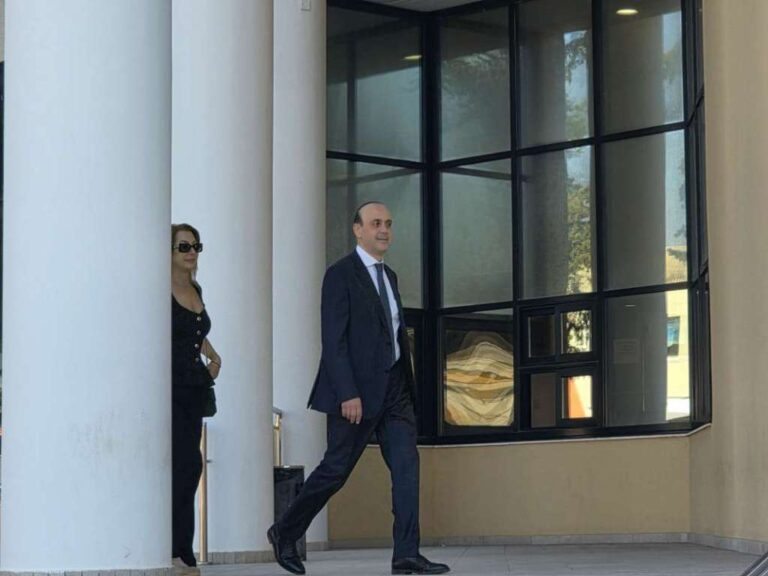 Στις 10 Σεπτεμβρίου συνεχίζεται η δίκη του εν αργία Δημάρχου Πάφου