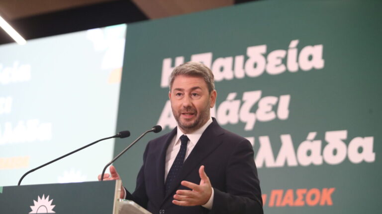 &Omicron; &Nu;ί&kappa;&omicron;&sigmaf; &Alpha;&nu;&delta;&rho;&omicron;&upsilon;&lambda;ά&kappa;&eta;&sigmaf;