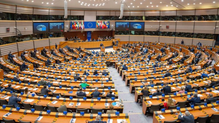 Το Ευρωπαϊκό Κοινοβούλιο ερευνά ακροδεξιό κόμμα για παραβίαση ευρωπαϊκών αξιών